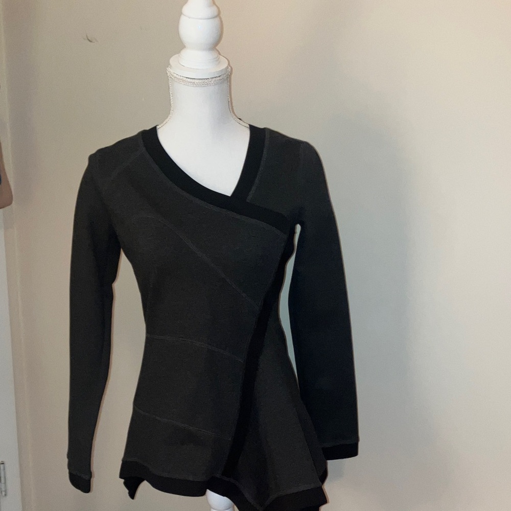 G.I.L.I. Crossover zip back Grey and  Black V-Neck Top - Picture 4 of 8